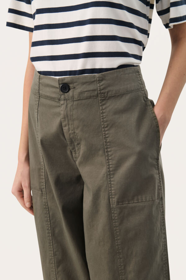 Netta Cropped Trousers in Kalamata Green