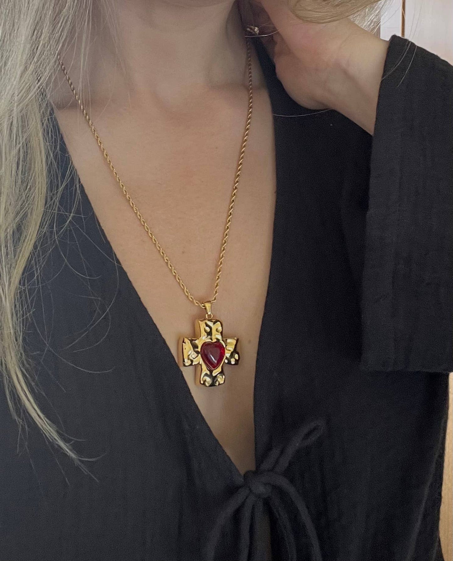 Molten Cross Heart Necklace Chain – 18k Gold Plated