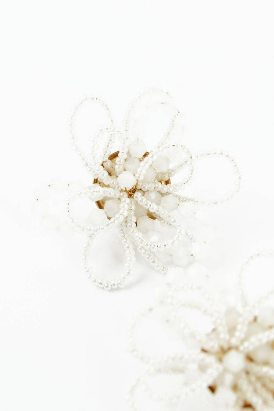 WHITE FLOWER 3D EARRINGS