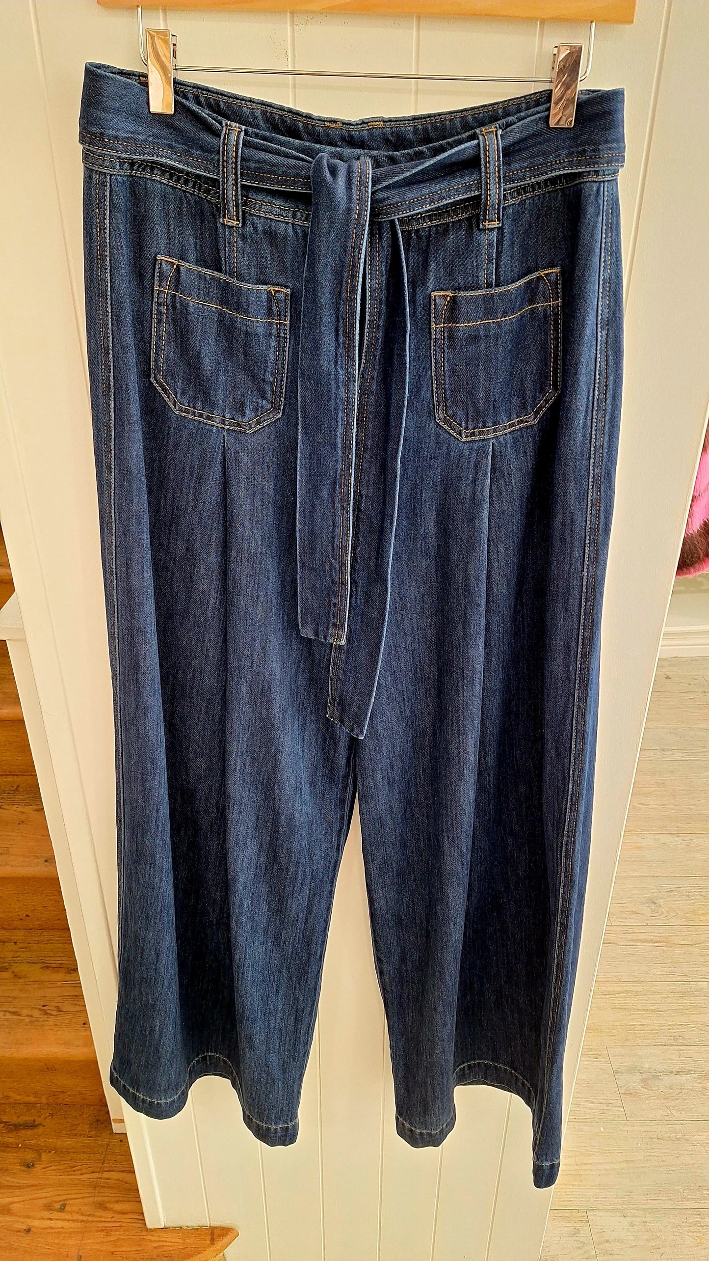 Winnipeg Wide Leg Belted Jeans