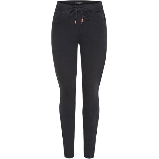 Tina Jeans in Navy
