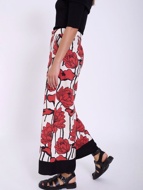 Floral print trousers