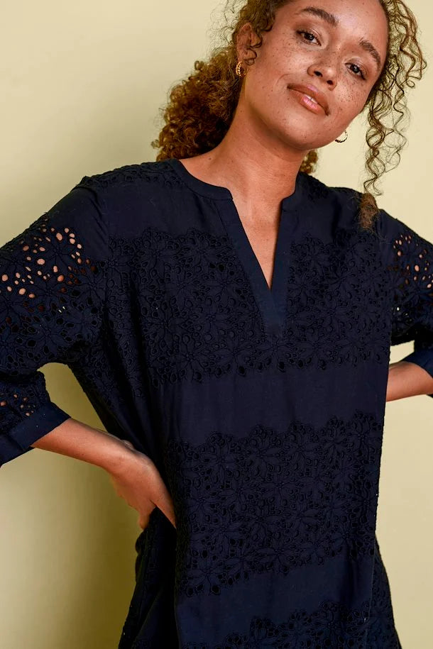 KAsiruia Dress