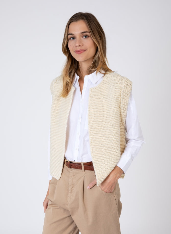 LEGRINGOU Sleeveless Knitted Cardigan in Ecru