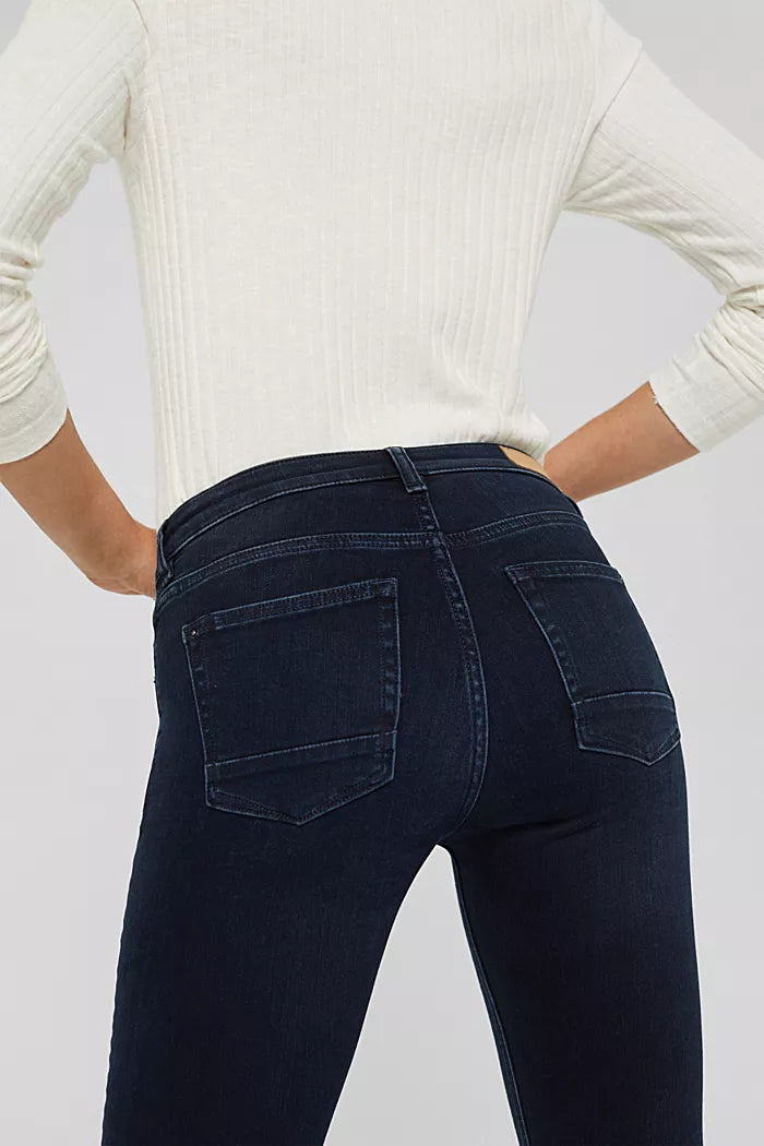 Button-fly jeans with a cashmere texture
