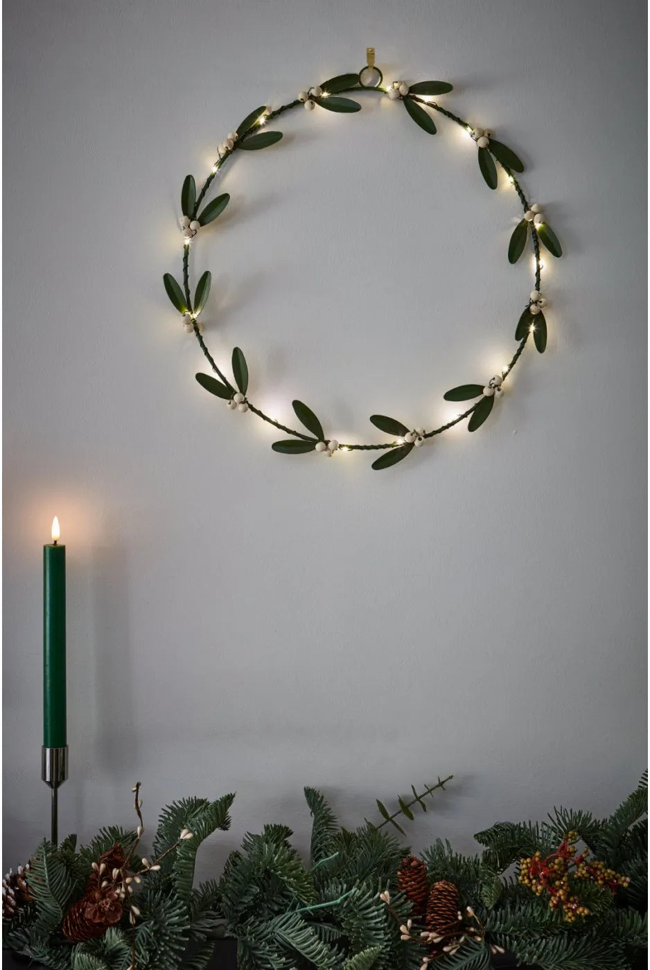 Large Illuminated Mistletoe Wreath