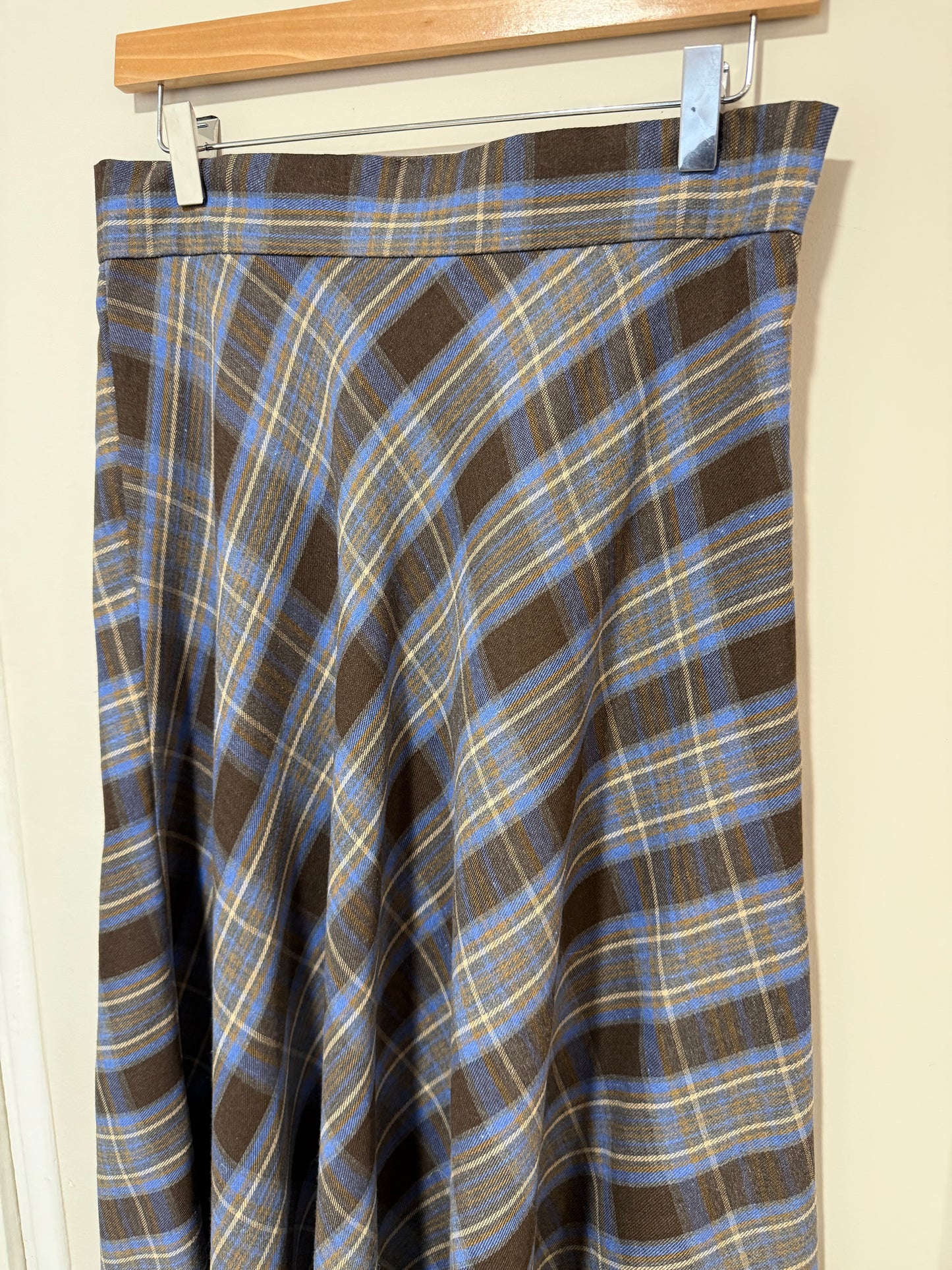 Long Plaid Skirt in Coffee