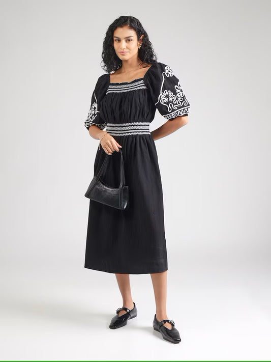 YASGIGGA Midi Dress in Black