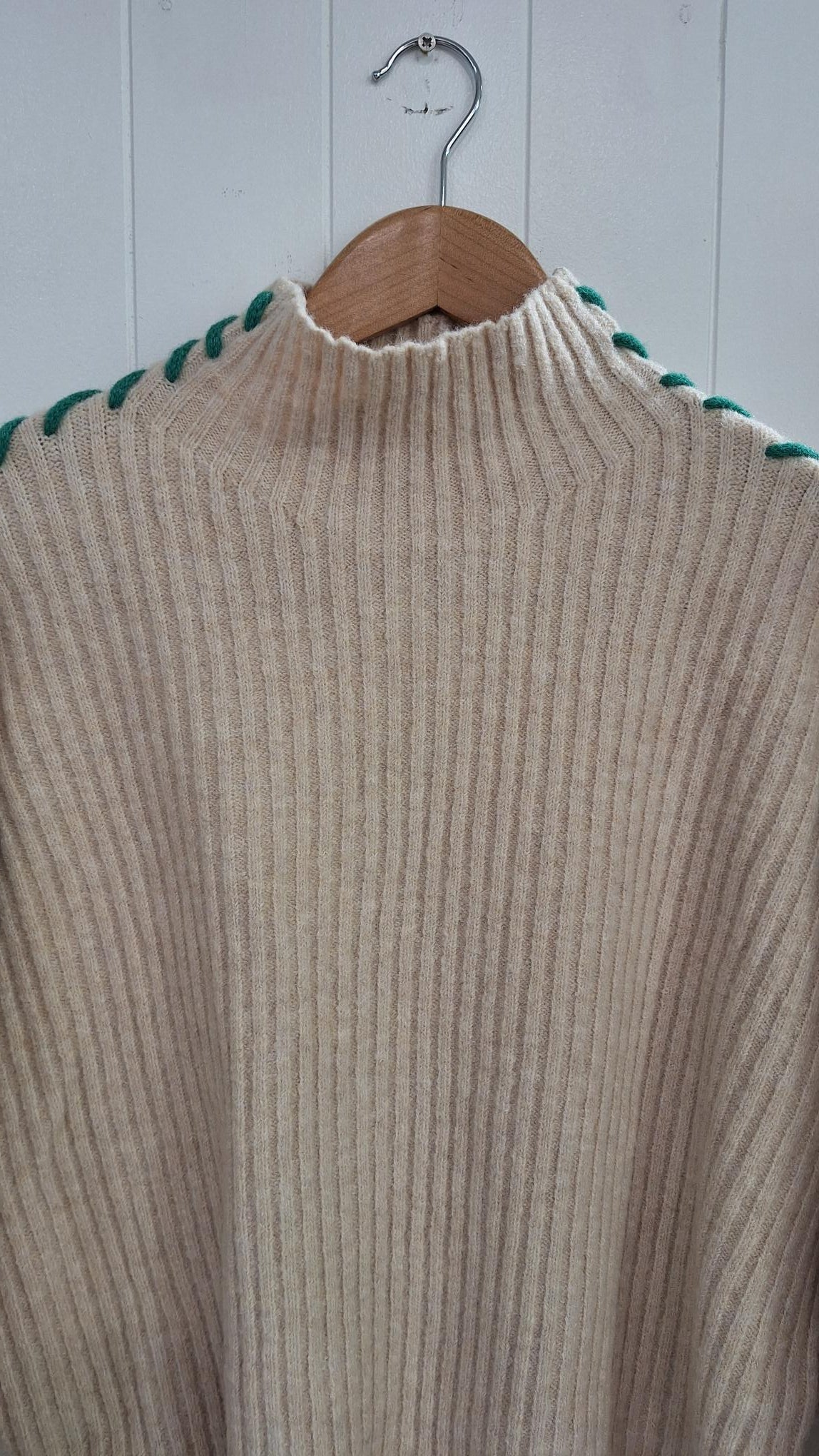Contrast Embroidered Sweater in Cream and Green