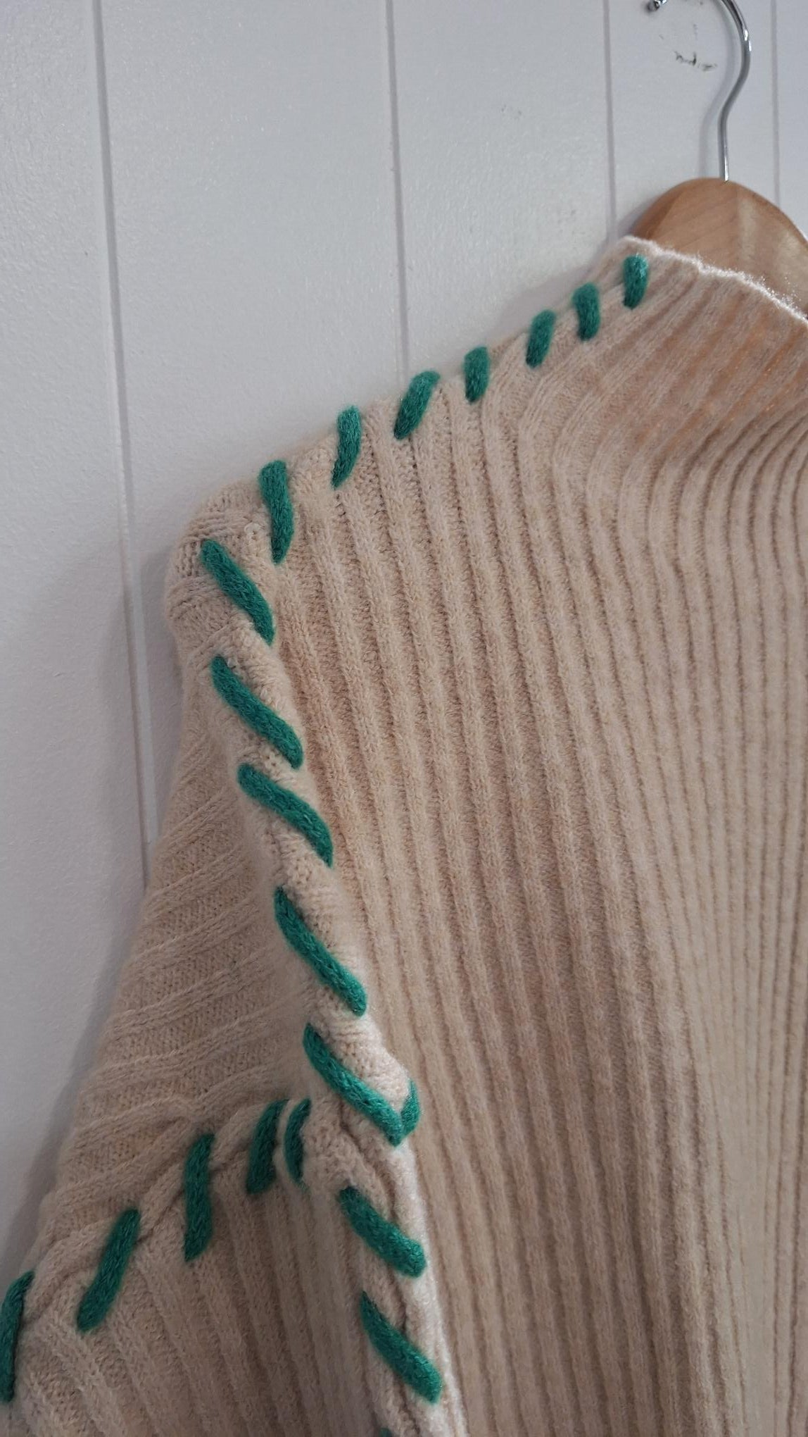 Contrast Embroidered Sweater in Cream and Green