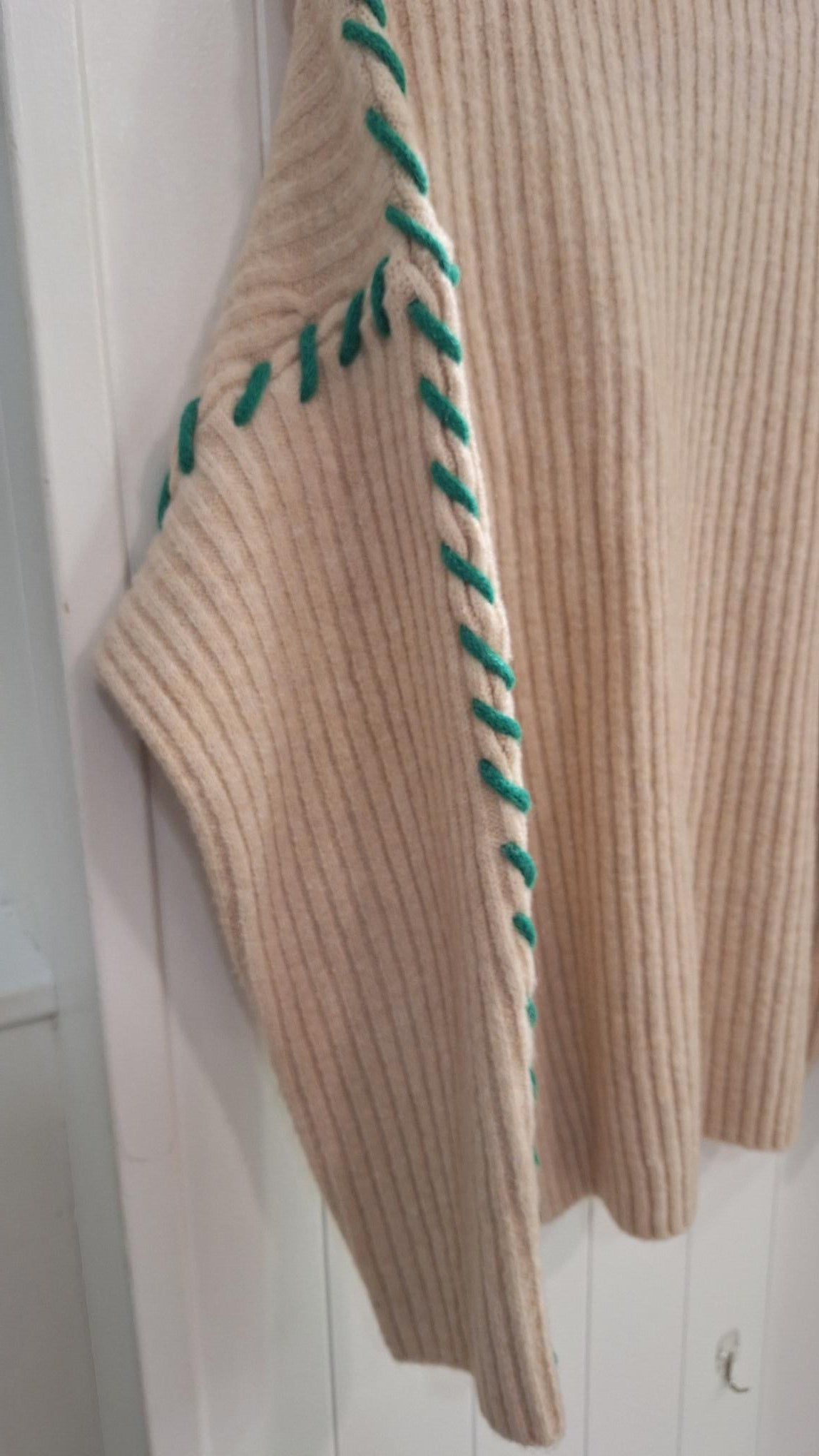 Contrast Embroidered Sweater in Cream and Green