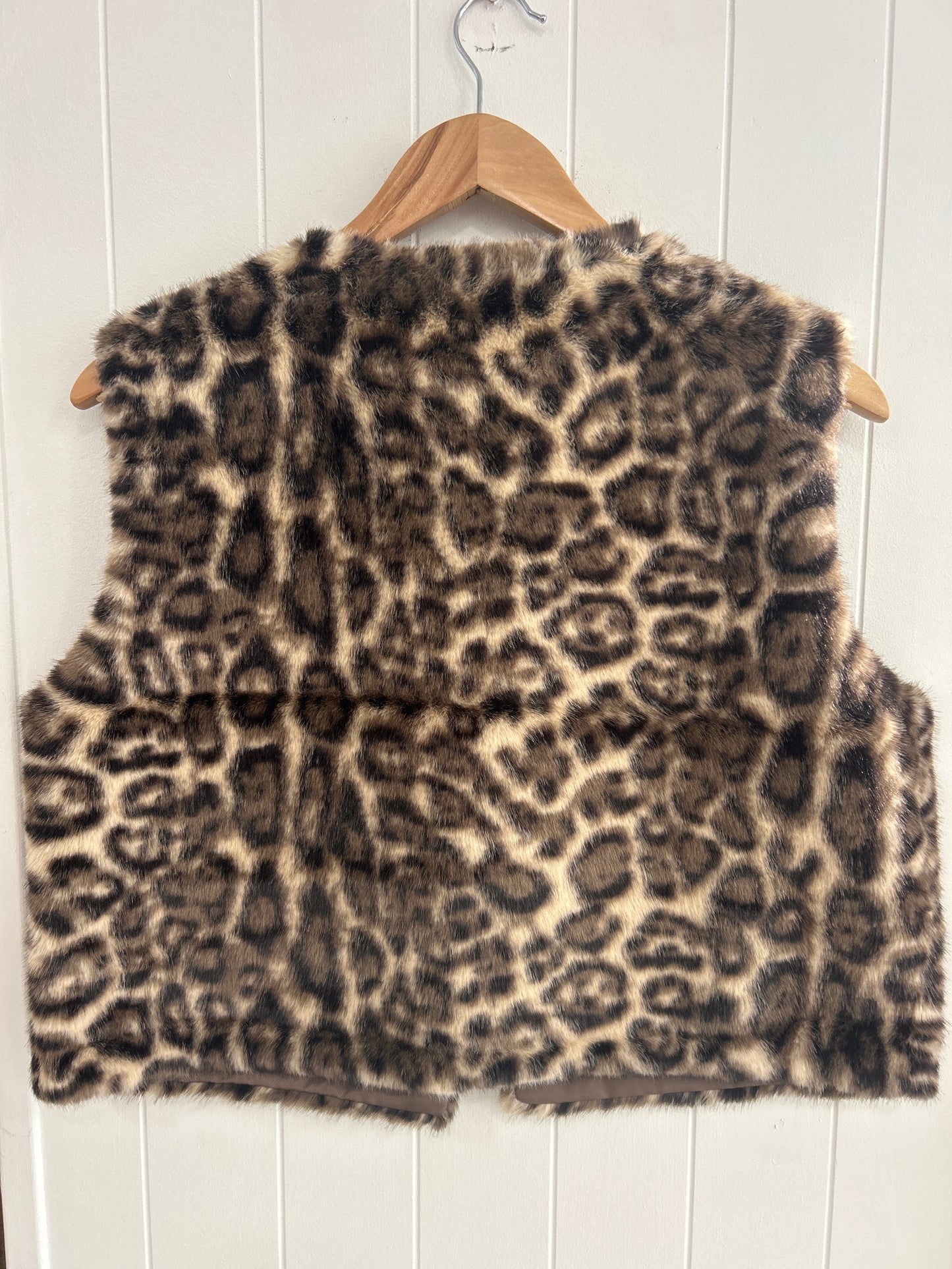 Edelweiss Gilet in Cream Leo
