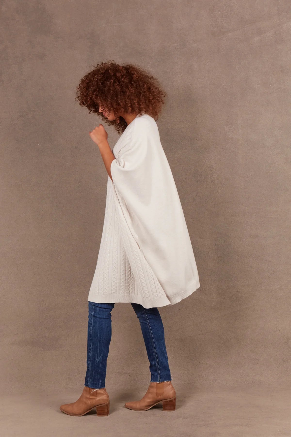 Alawa Cable Poncho in Winter Cream