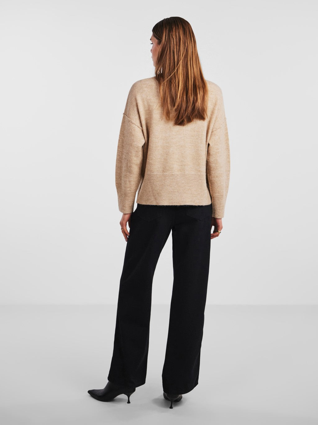 YASBALIS Round Knecked Sweater in Oat