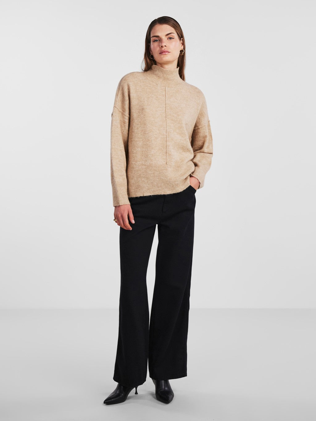 YASBALIS Round Knecked Sweater in Oat