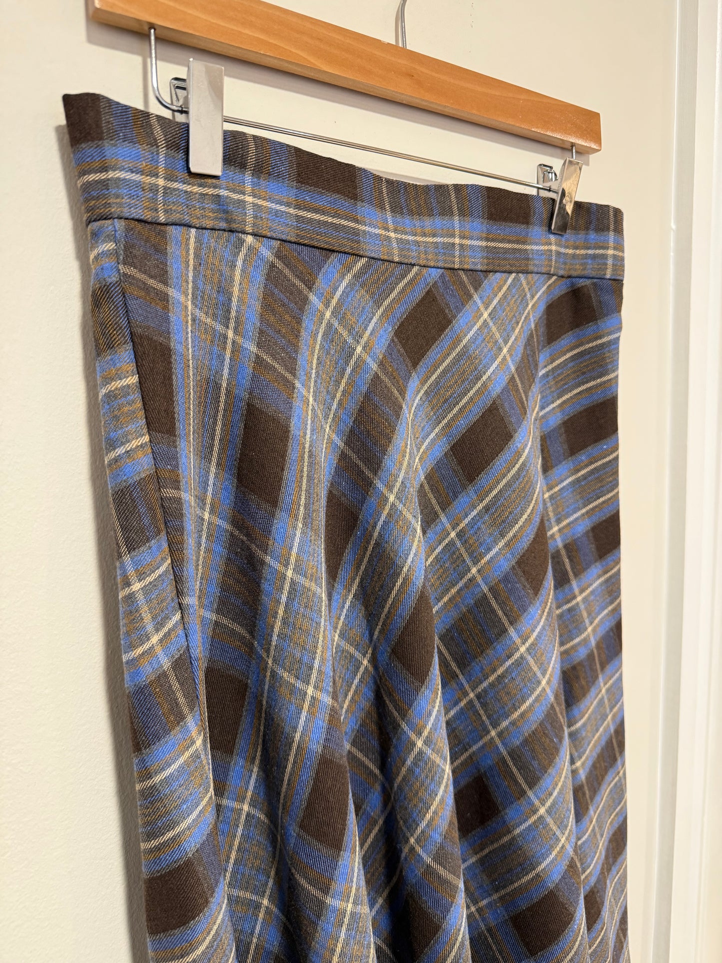 Long Plaid Skirt in Coffee