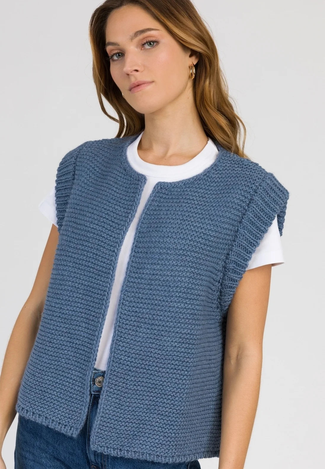 LEGRINGOU Sleeveless Knitted Cardigan in Denim