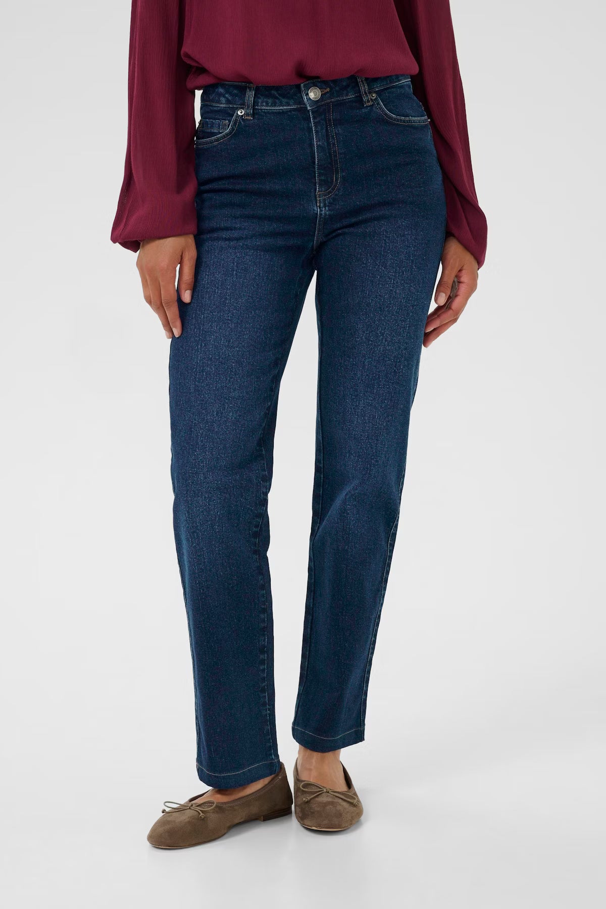 KAlizza Round Neck Pullover in Windsor Wine