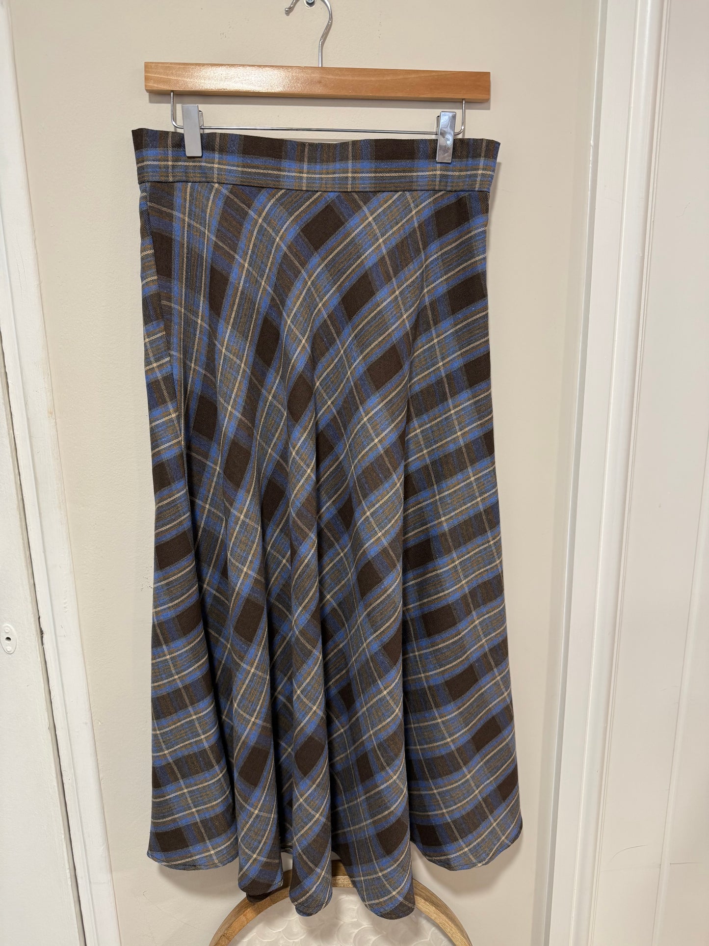 Long Plaid Skirt in Coffee