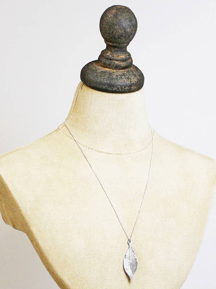 Silver Plated Chain Necklace with Leaf Pendant