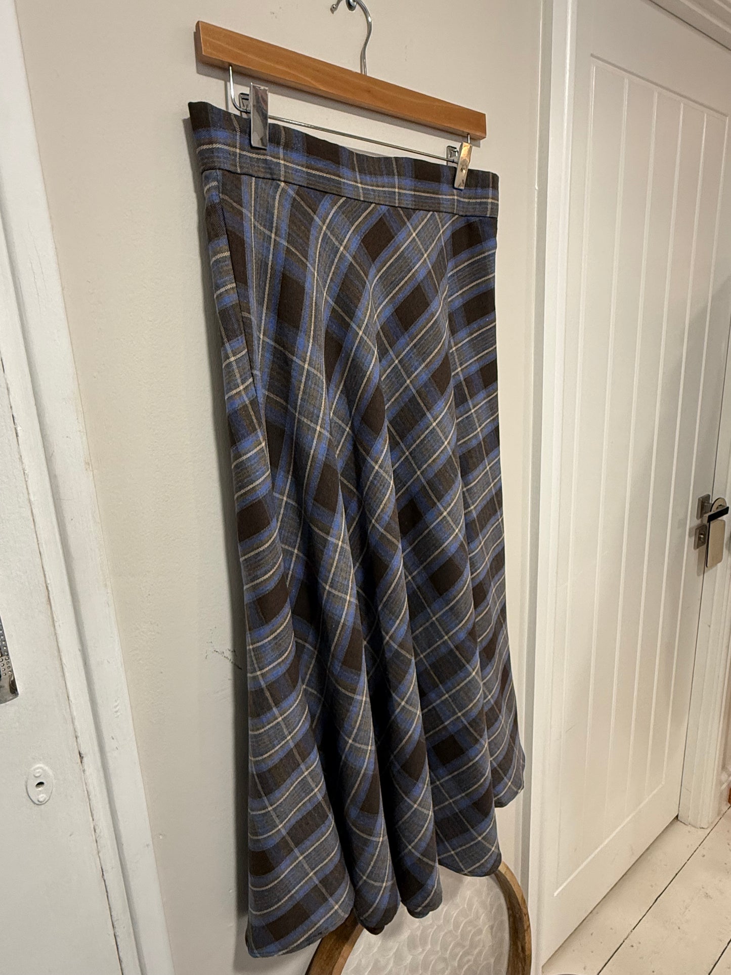 Long Plaid Skirt in Coffee