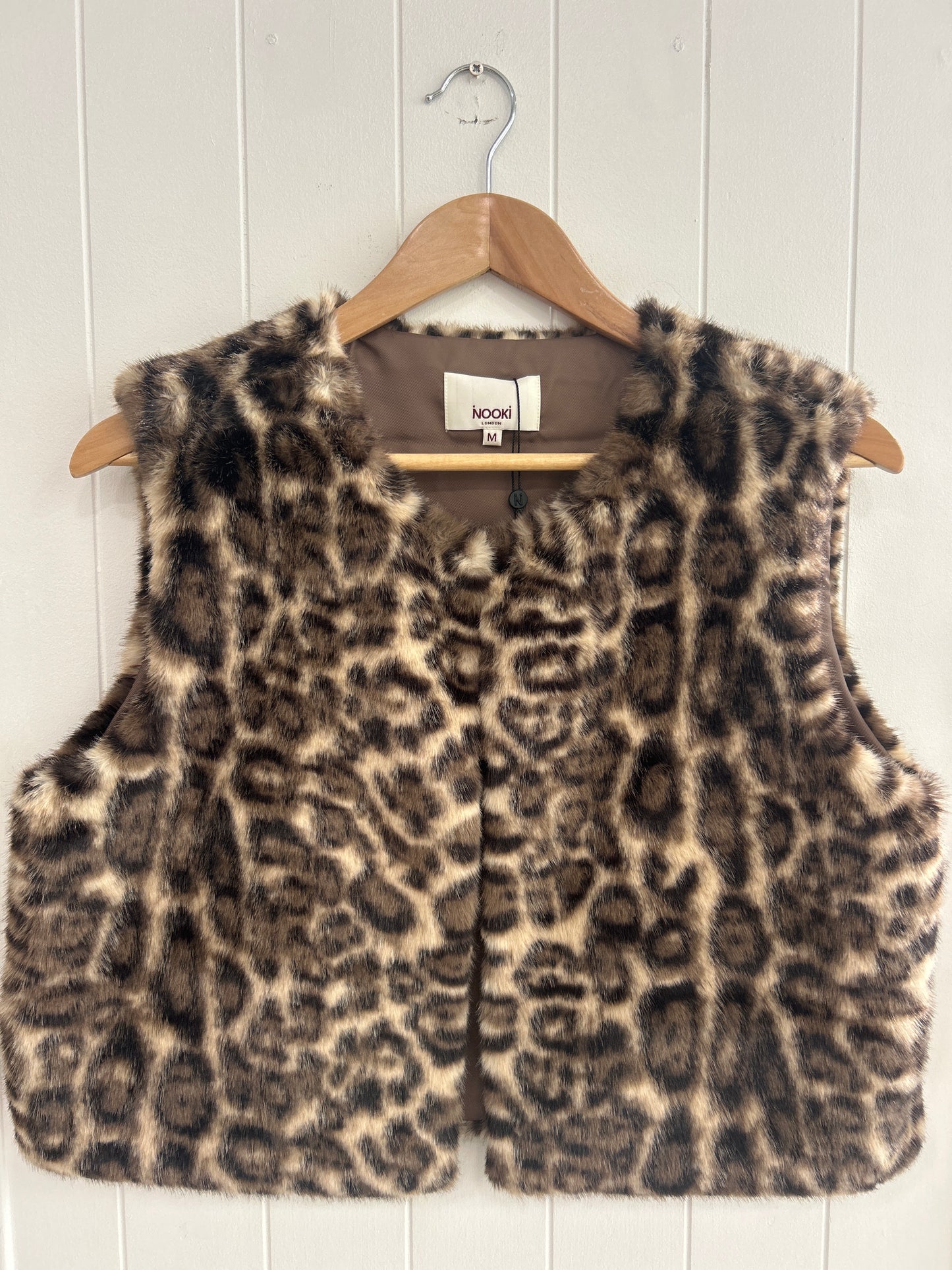 Edelweiss Gilet in Cream Leo