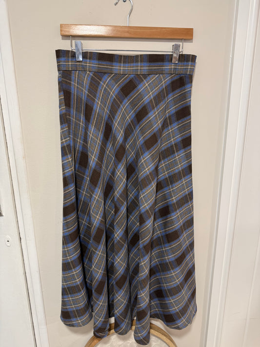 Long Plaid Skirt in Coffee