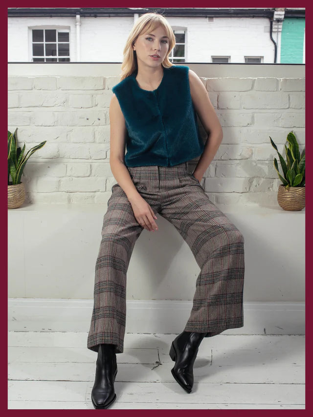 Edelweiss Gilet in Teal