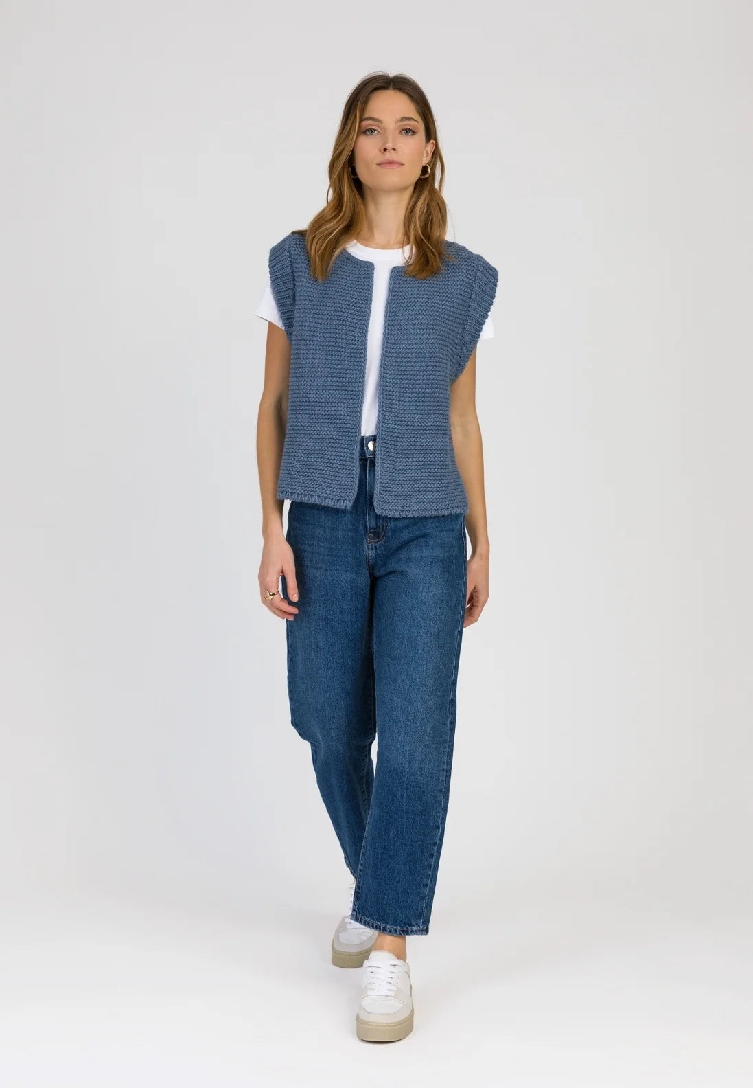 LEGRINGOU Sleeveless Knitted Cardigan in Denim
