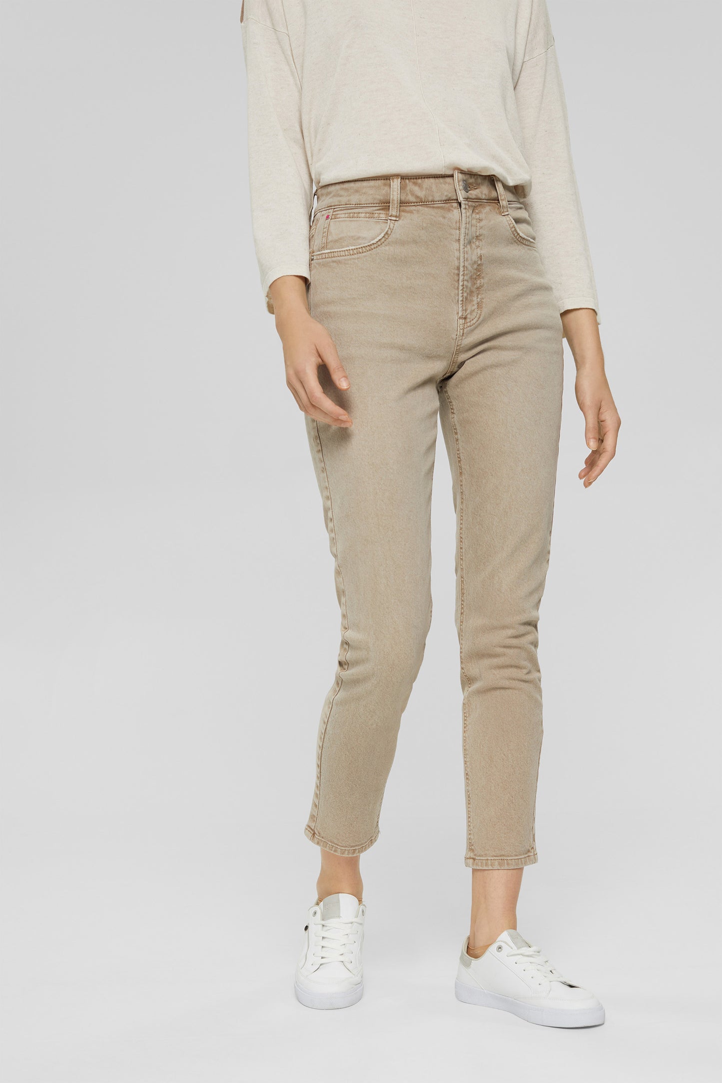 Cotton Mom Fit Jeans in Light Taupe
