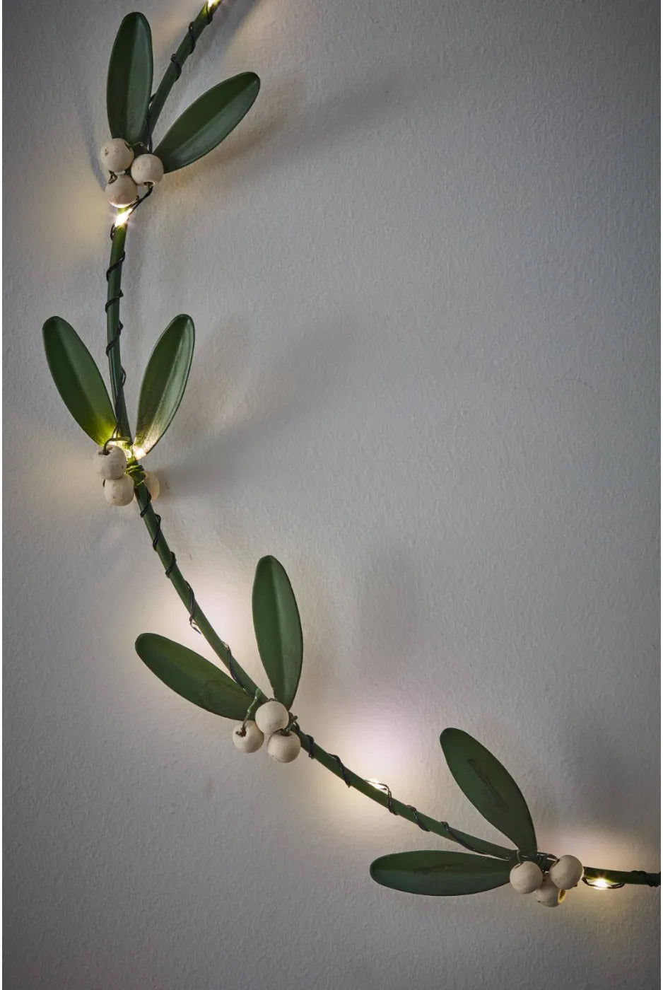 Large Illuminated Mistletoe Wreath