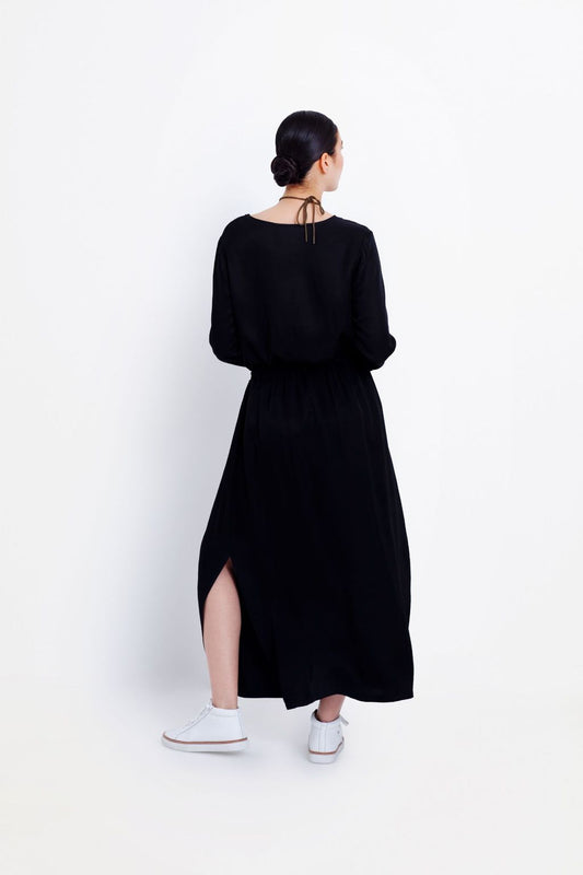 Form Skirt in Black